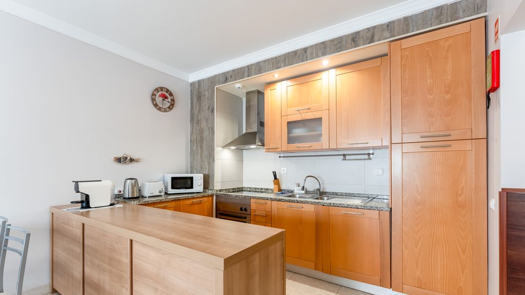 Bright 1 BDR Flat W/ Pool & Balcony by LovelyStay