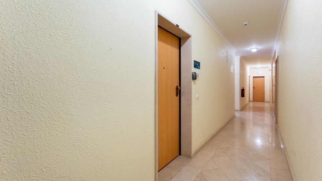Bright 1 BDR Flat W/ Pool & Balcony by LovelyStay