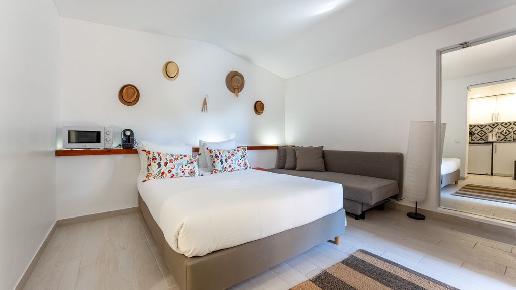 Açoteias Studio w/ Pool by LovelyStay