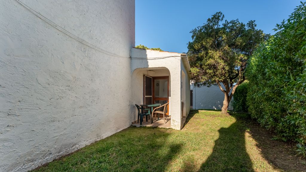Açoteias Studio w/ Pool by LovelyStay