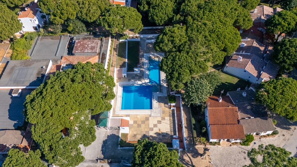 Açoteias Studio w/ Pool by LovelyStay