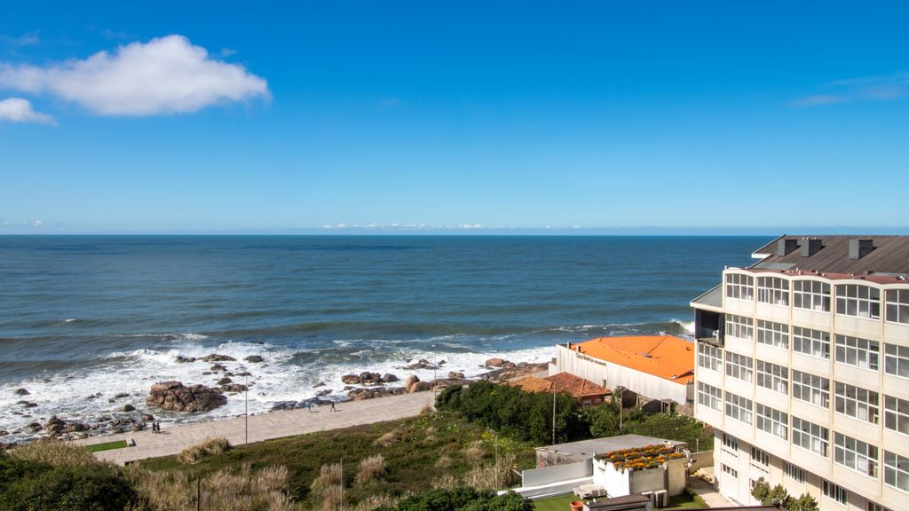 Seaside Living by LovelyStay