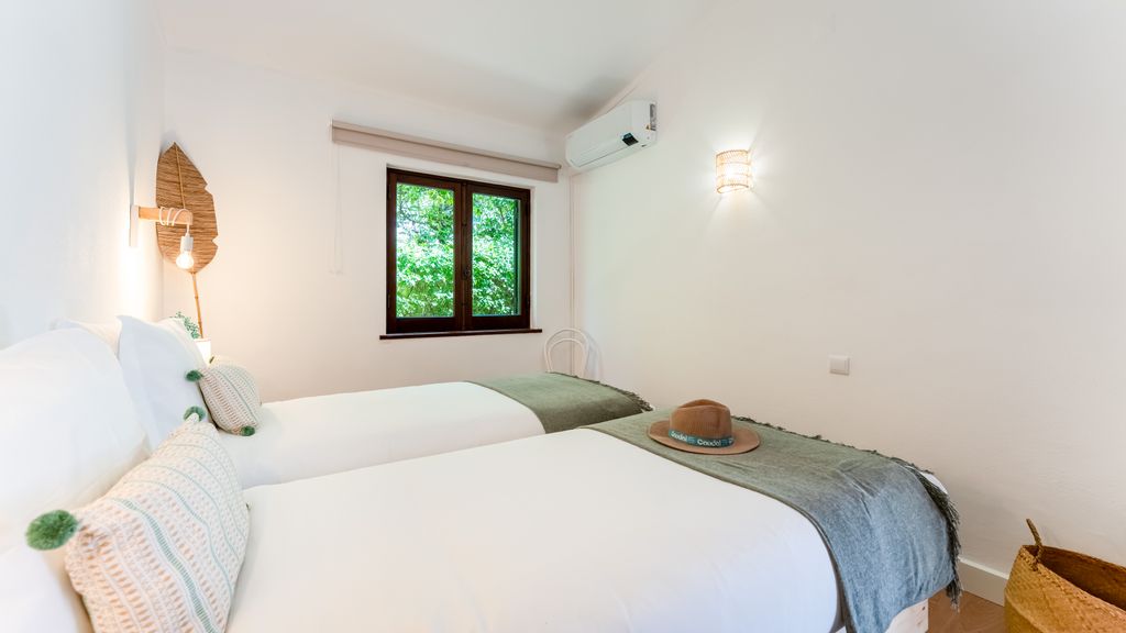 Villa Casa Amendoeiras by LovelyStay