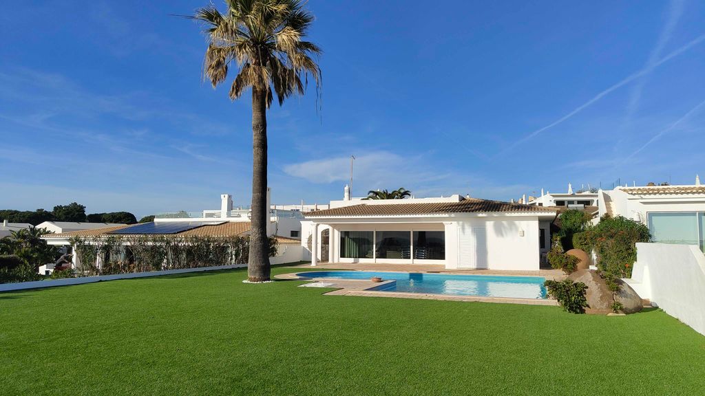 Villa Casa Amendoeiras by LovelyStay