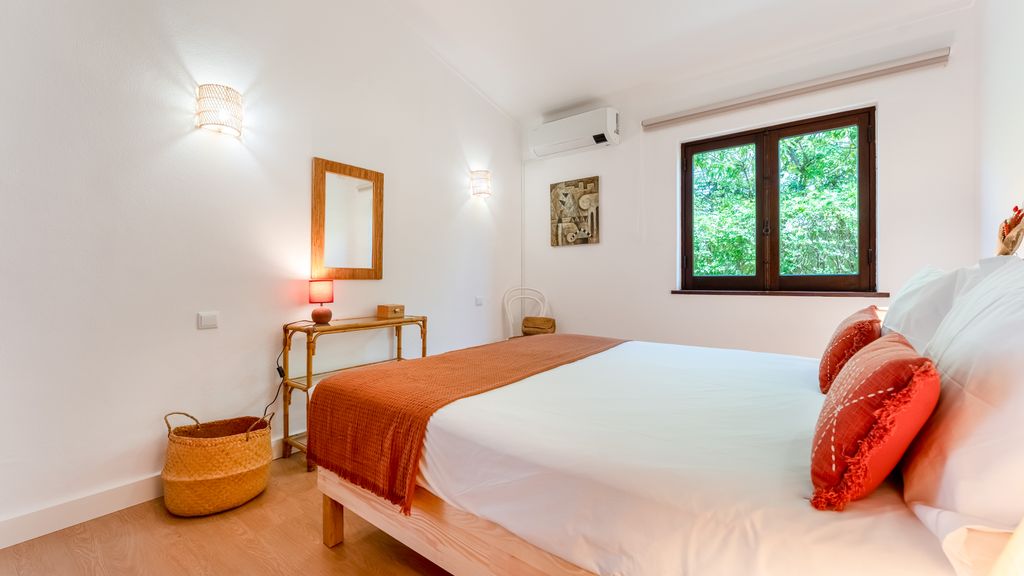 Villa Casa Amendoeiras by LovelyStay