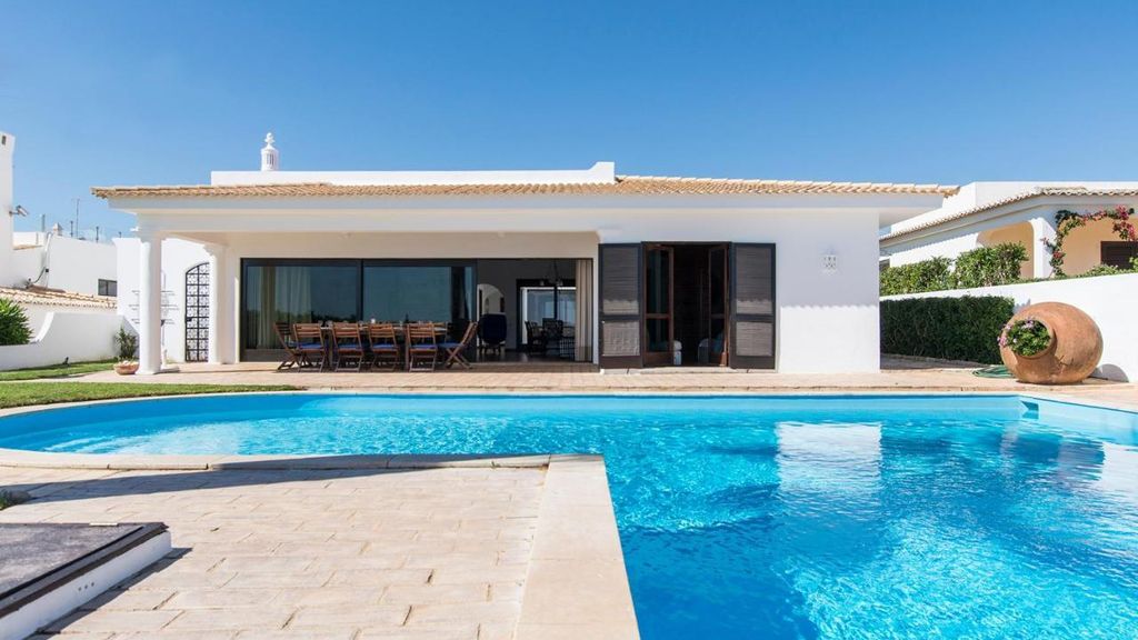 Villa Casa Amendoeiras by LovelyStay