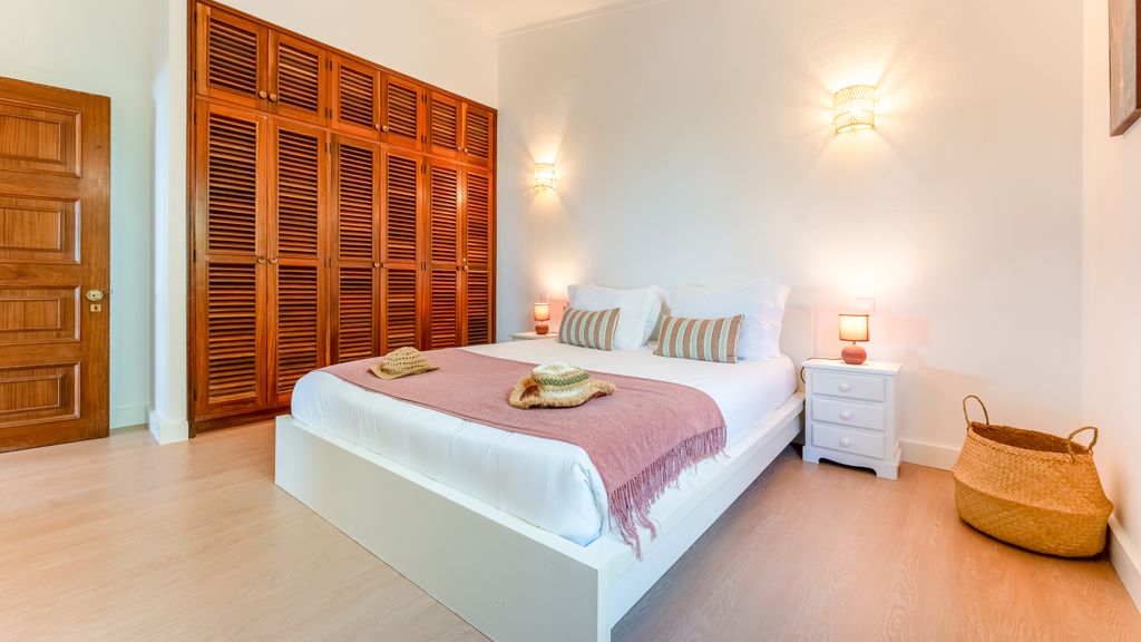 Villa Casa Amendoeiras by LovelyStay