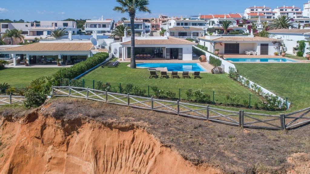 Villa Casa Amendoeiras by LovelyStay