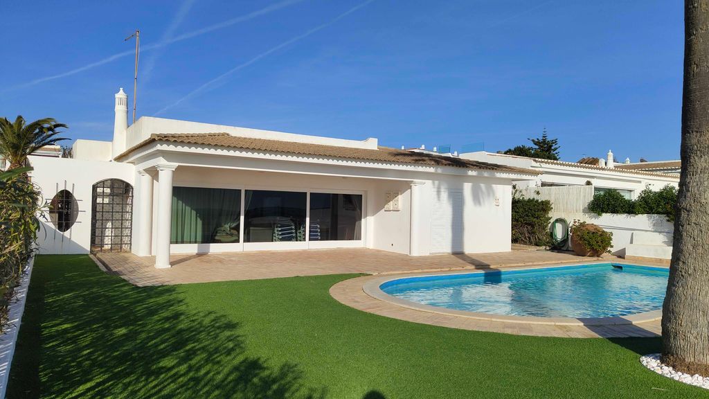 Villa Casa Amendoeiras by LovelyStay
