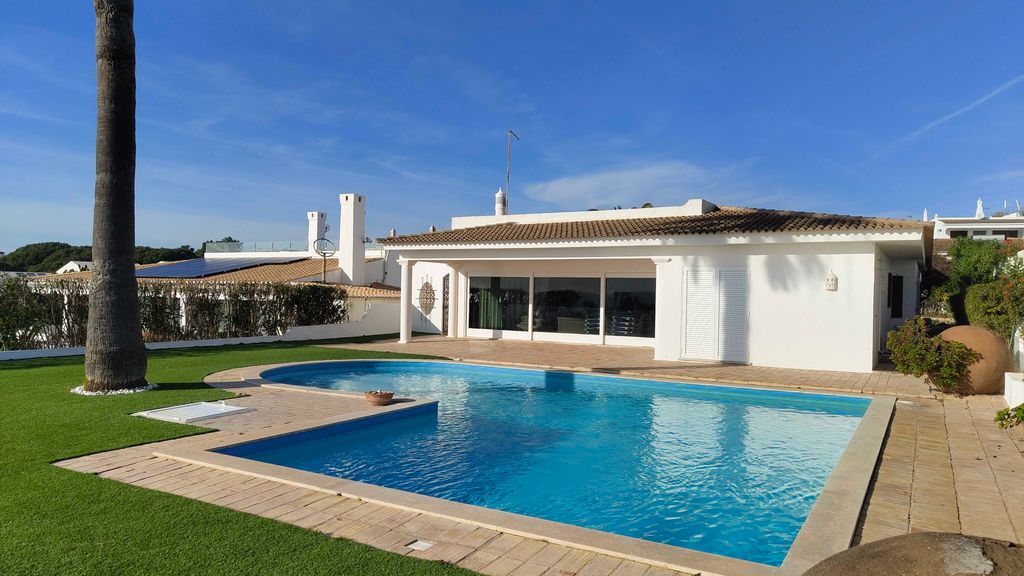Villa Casa Amendoeiras by LovelyStay