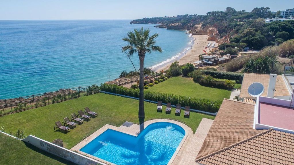 Villa Casa Amendoeiras by LovelyStay