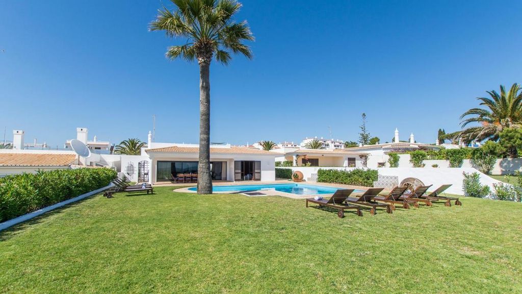 Villa Casa Amendoeiras by LovelyStay