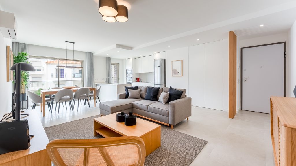 Modern 2BR w/ Rooftop Pool & Parking by LovelyStay