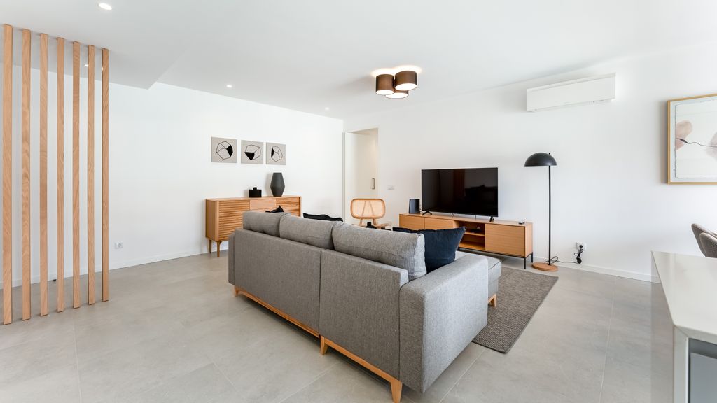 Modern 2BR w/ Rooftop Pool & Parking by LovelyStay
