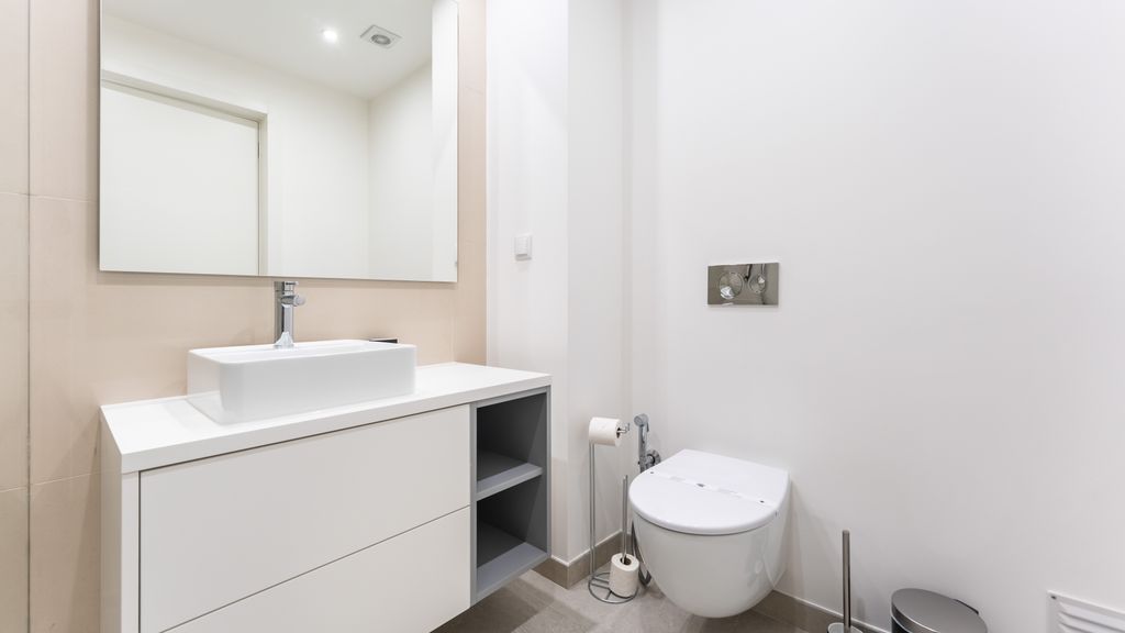 Modern 2BR w/ Rooftop Pool & Parking by LovelyStay