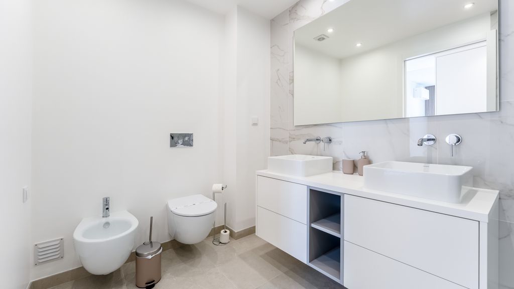 Modern 2BR w/ Rooftop Pool & Parking by LovelyStay