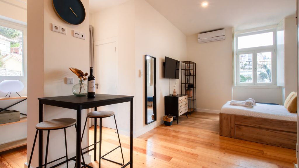Miragaia Studio w/ Patio by LovelyStay