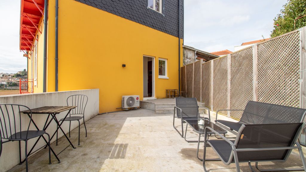 Miragaia Studio w/ Patio by LovelyStay