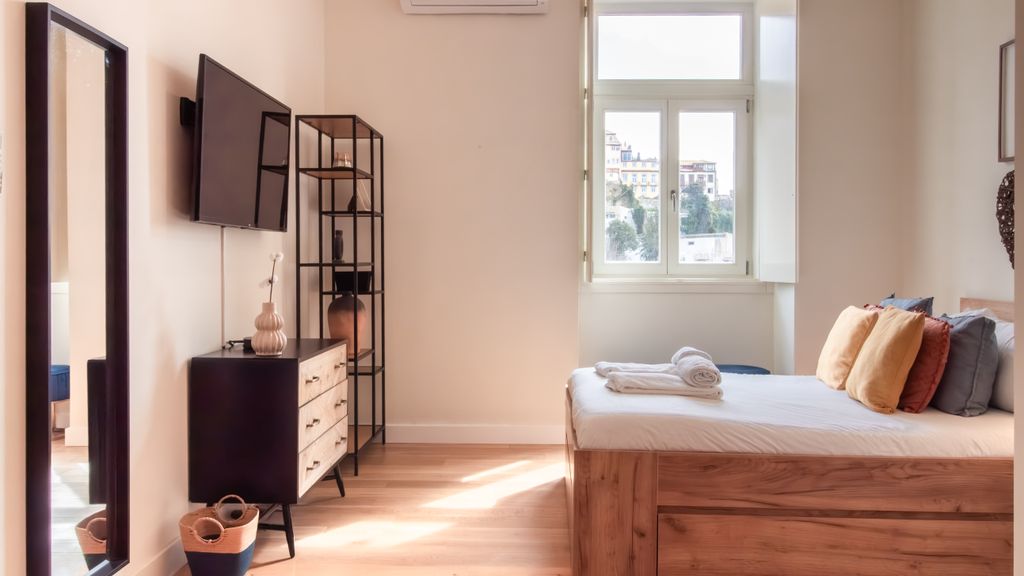 Miragaia Studio w/ Patio by LovelyStay