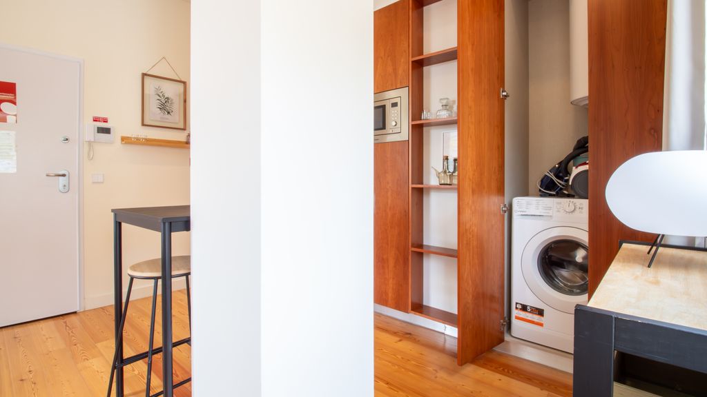 Miragaia Studio w/ Patio by LovelyStay