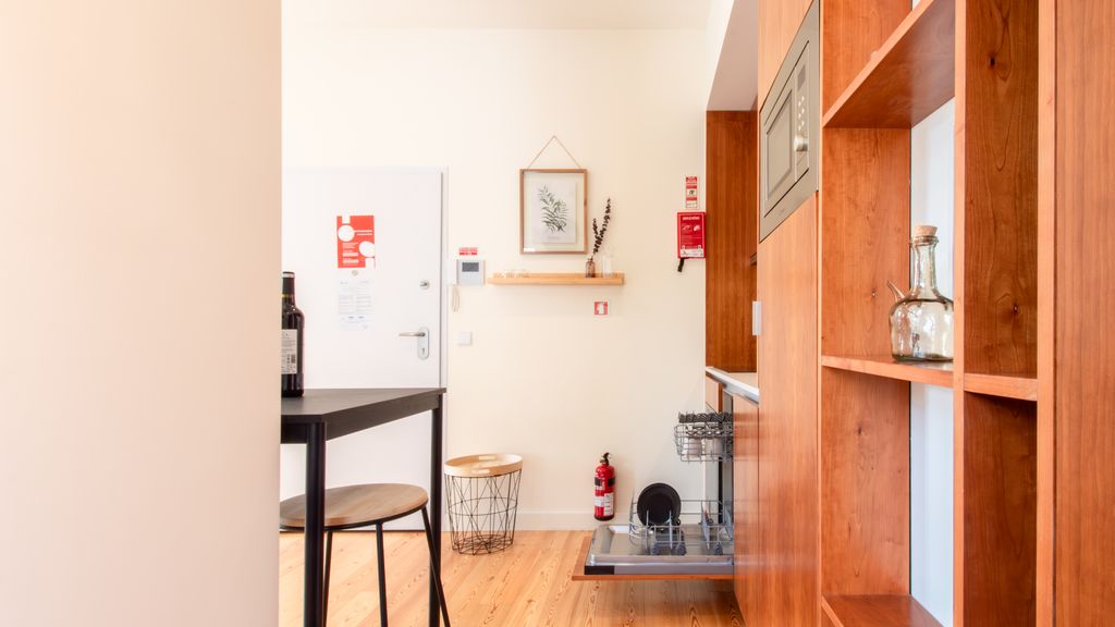 Miragaia Studio w/ Patio by LovelyStay
