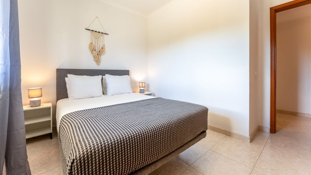 Vila Nova Sunny 2BR Apt with Pool by LovelyStay