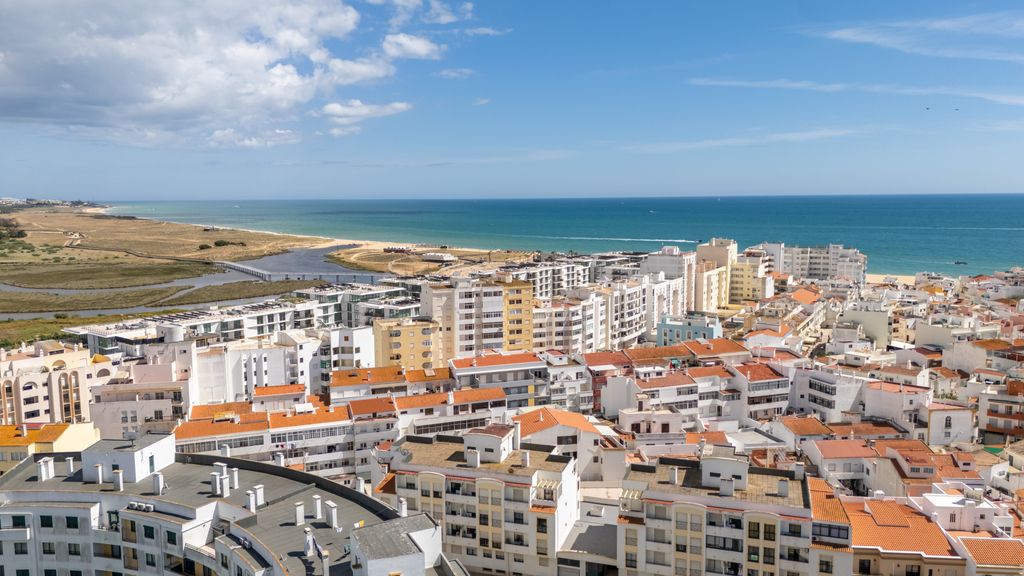 Vila Nova Sunny 2BR Apt with Pool by LovelyStay