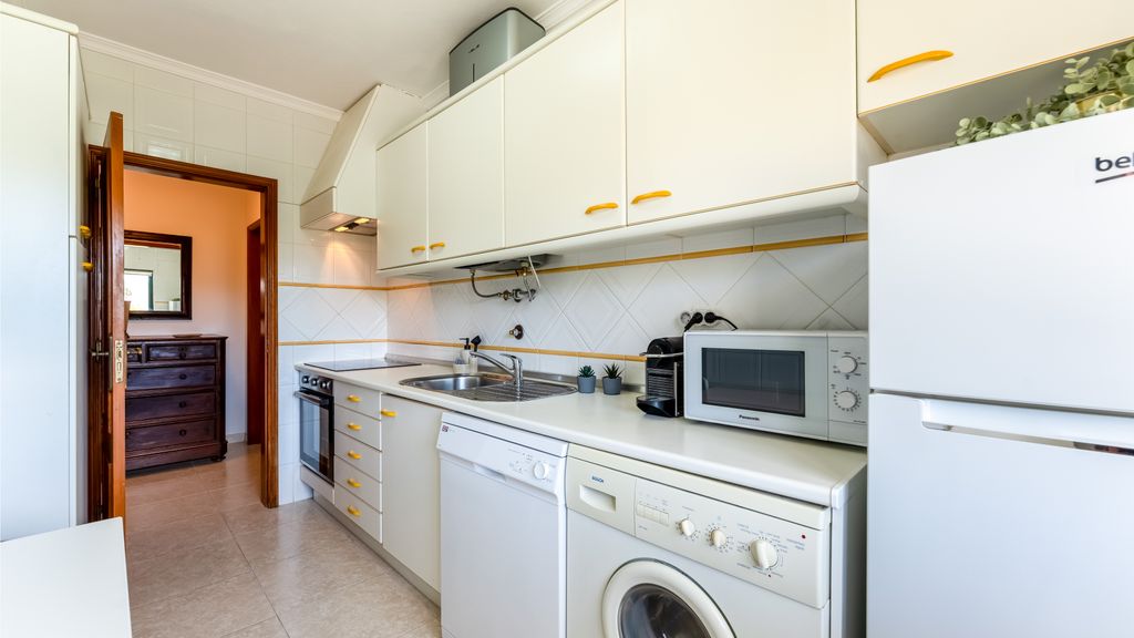 Vila Nova Sunny 2BR Apt with Pool by LovelyStay