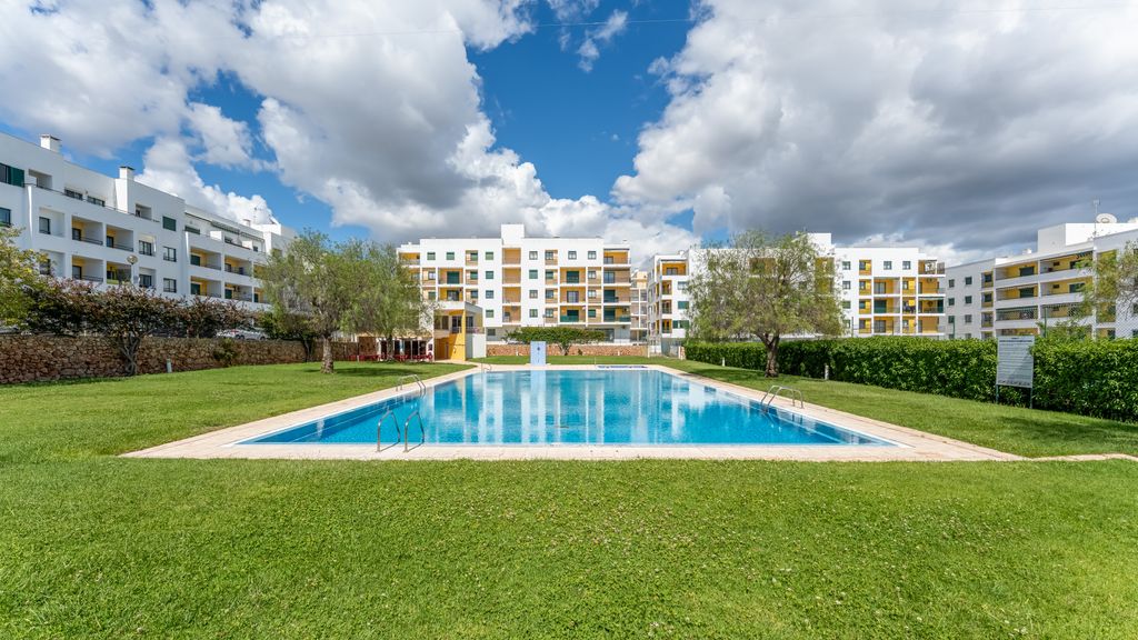 Vila Nova Sunny 2BR Apt with Pool by LovelyStay