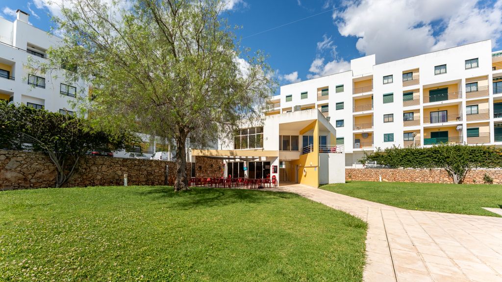 Vila Nova Sunny 2BR Apt with Pool by LovelyStay