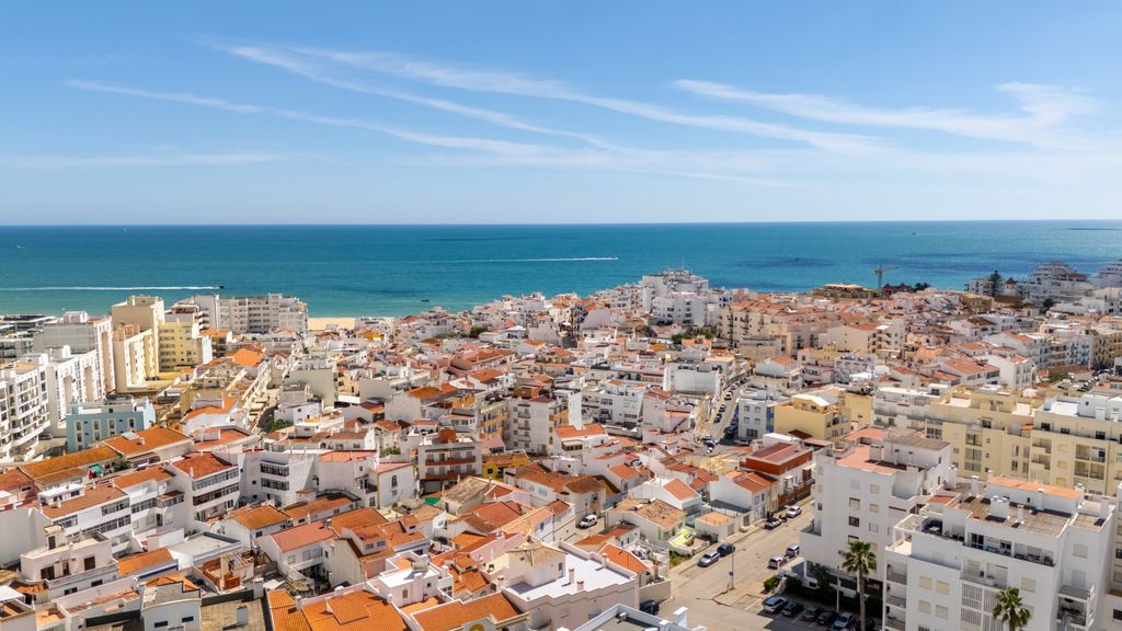 Vila Nova Sunny 2BR Apt with Pool by LovelyStay