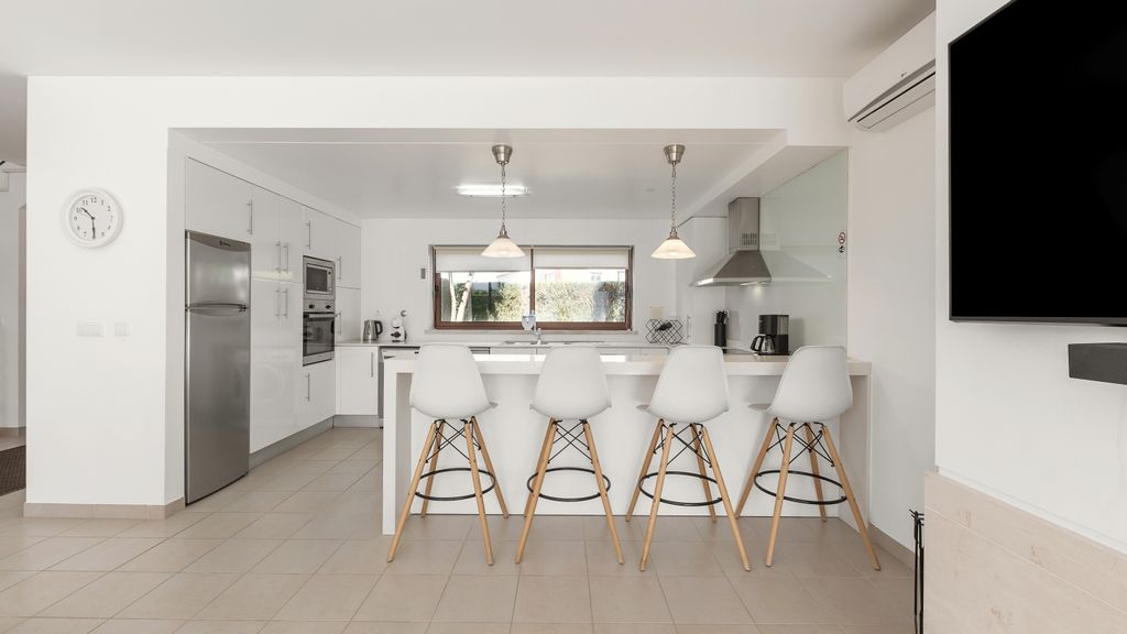 Charming Villa Óbidos by LovelyStay