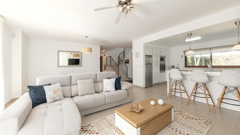 Charming Villa Óbidos by LovelyStay