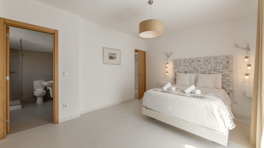 Charming Villa Óbidos by LovelyStay