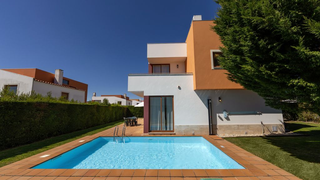 Charming Villa Óbidos by LovelyStay