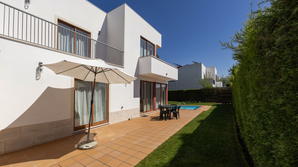 Charming Villa Óbidos by LovelyStay