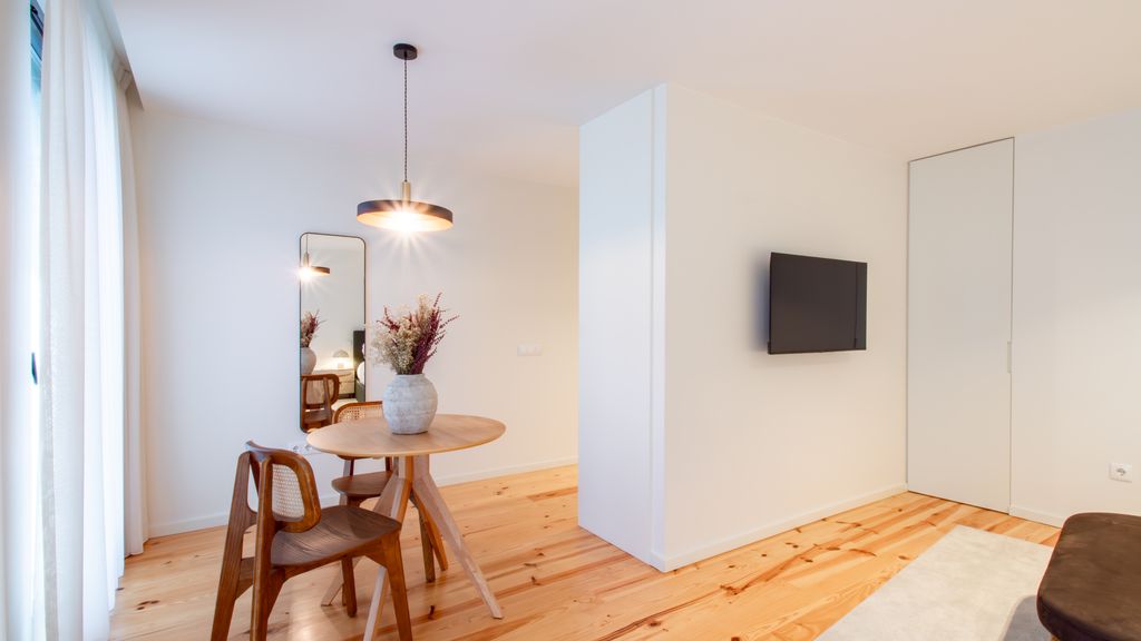 Luxurious Studio Retreat in Porto by LovelyStay