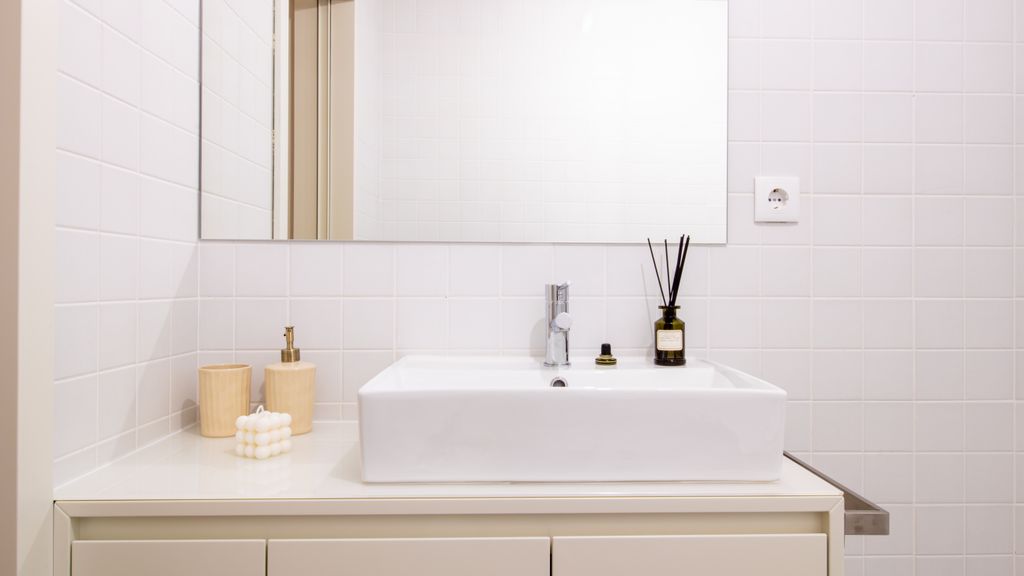 Luxurious Studio Retreat in Porto by LovelyStay