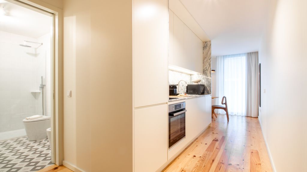 Luxurious Studio Retreat in Porto by LovelyStay