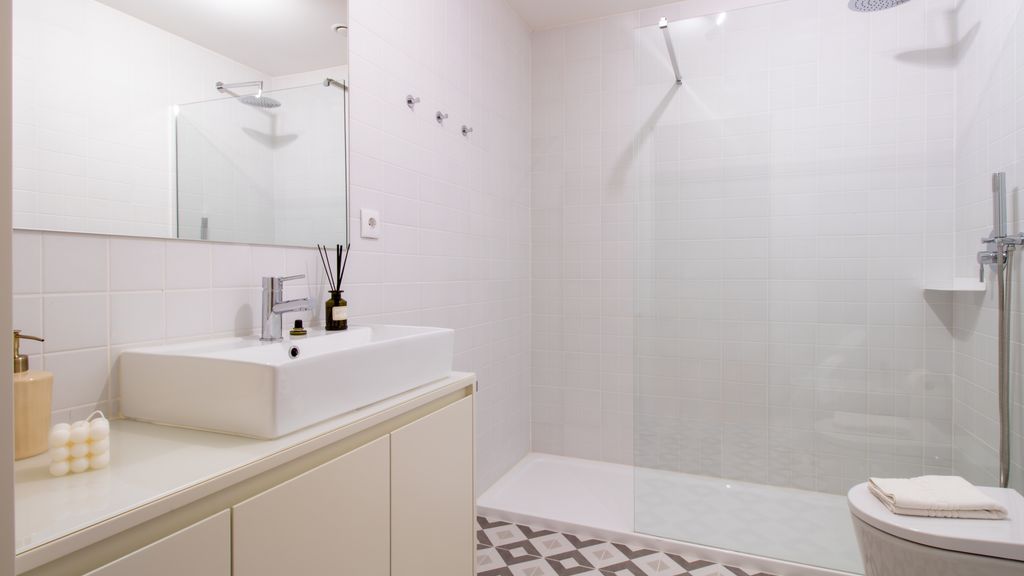 Luxurious Studio Retreat in Porto by LovelyStay