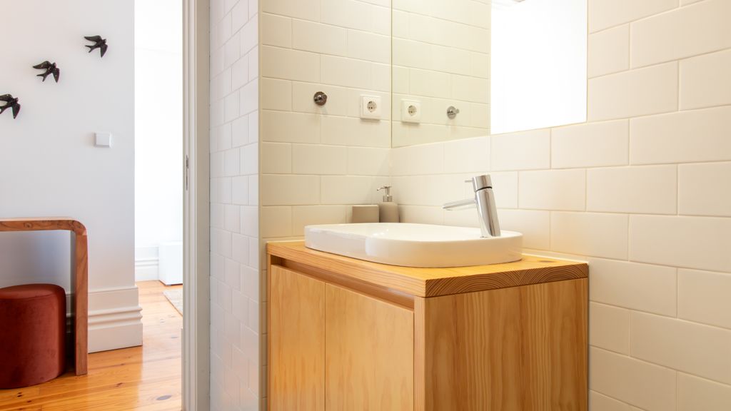 Stylish & Sunny 2BR near Heroísmo by LovelyStay