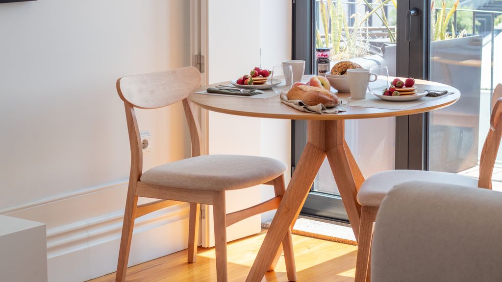 Stylish & Sunny 2BR near Heroísmo by LovelyStay