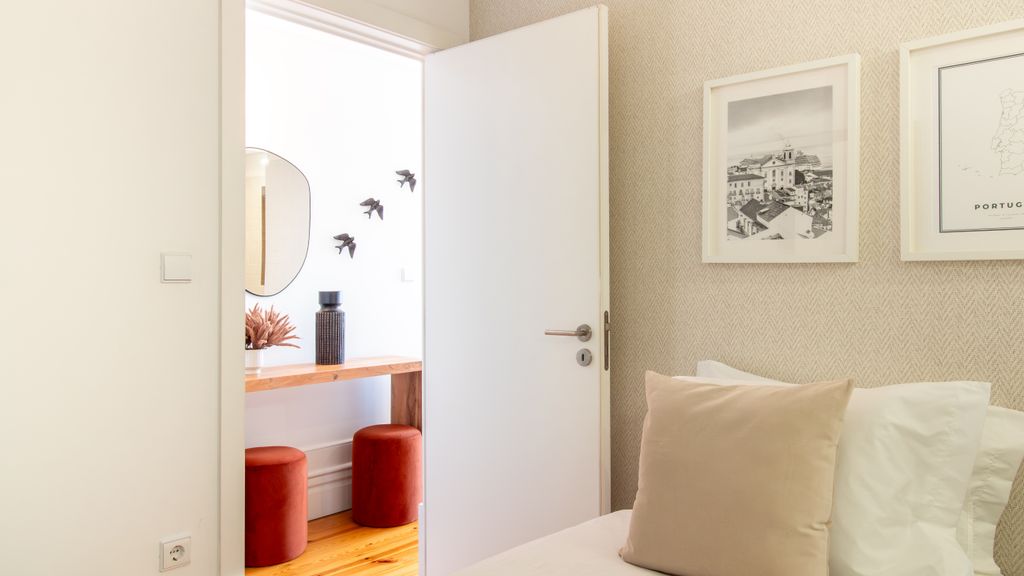Stylish & Sunny 2BR near Heroísmo by LovelyStay