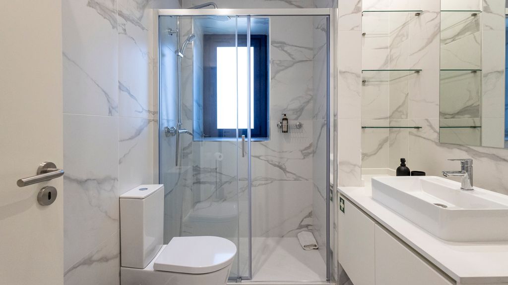 Bright 2BR Flat near Praça da Galiza by LovelyStay