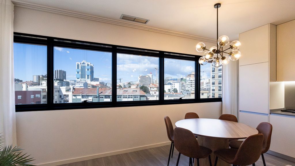 Bright 2BR Flat near Praça da Galiza by LovelyStay