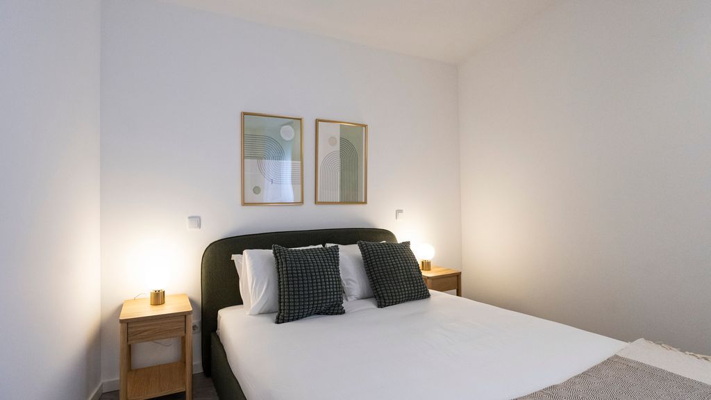 Bright 2BR Flat near Praça da Galiza by LovelyStay