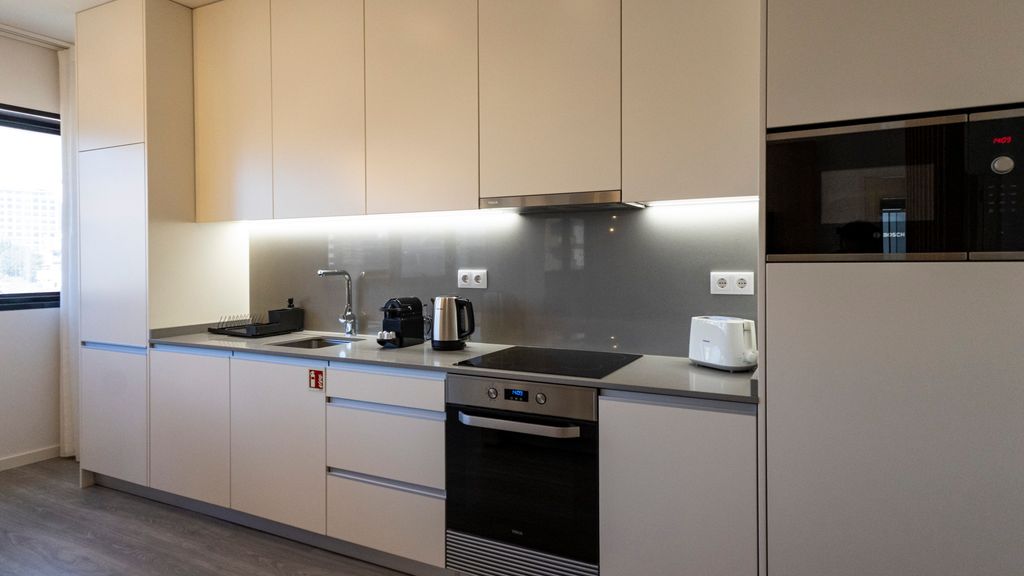Bright 2BR Flat near Praça da Galiza by LovelyStay