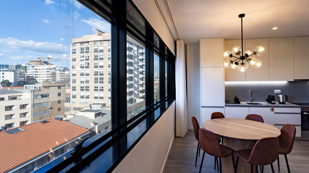 Bright 2BR Flat near Praça da Galiza by LovelyStay