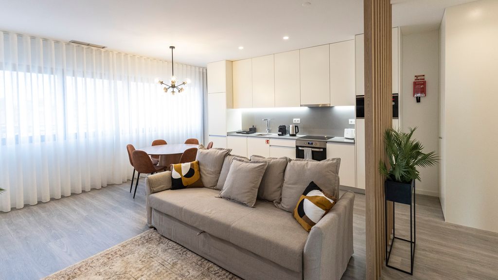 Bright 2BR Flat near Praça da Galiza by LovelyStay