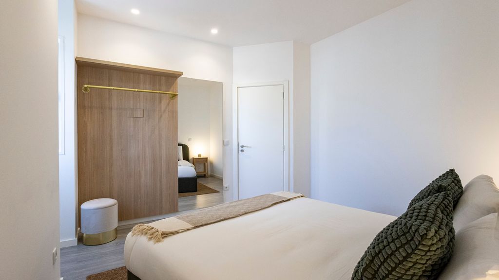 Bright 2BR Flat near Praça da Galiza by LovelyStay